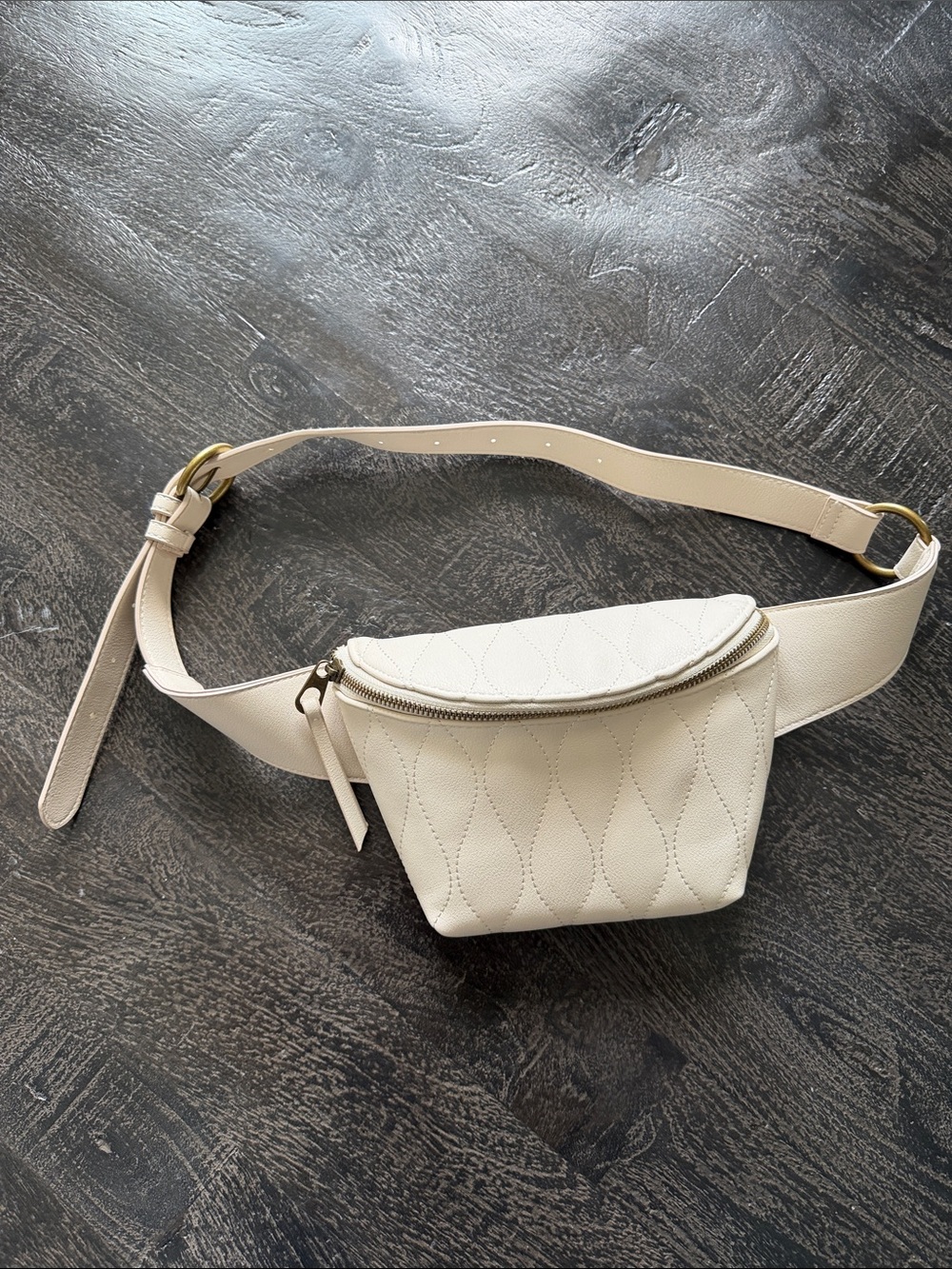 Universal Thread Cream Quilted Crossbody Belt Bag